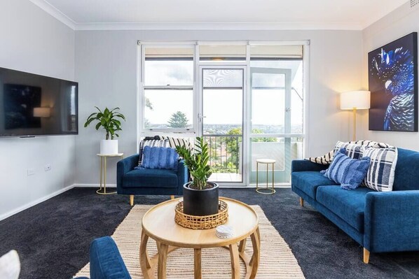 TV - Mosman Views, 2bed, Parking, 15min Walk to Beach (Mosman)