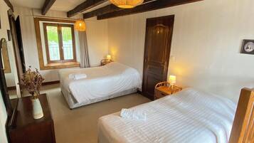 6 Schlafzimmer, Bügeleisen/Bügelbrett, kostenloses WLAN, Bettwäsche
