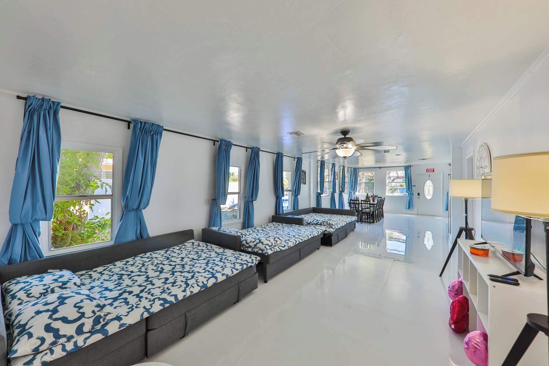 3 slaapkamers, een strijkplank/strijkijzer, reisbedje, gratis wifi