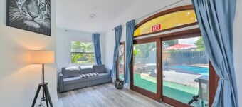 Sunshine Joy Miami Pool