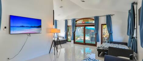 3 bedrooms, desk, iron/ironing board, travel cot