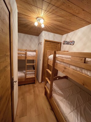 2 chambres, fer et planche à repasser, Wi-Fi, literie fournie