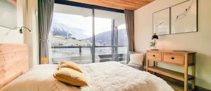 2 habitaciones, tabla de planchar con plancha, wifi y ropa de cama