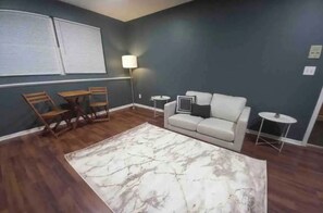 Living area - Renovated Apartment In Ottawa (Ottawa)