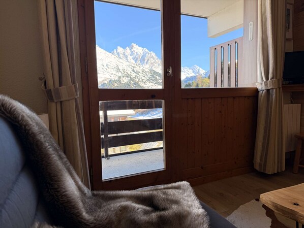 TV, stereo - Apartment of 30m2 with 1 room, 1 bunk bed area and 1 living room with sofa (Les Allues)