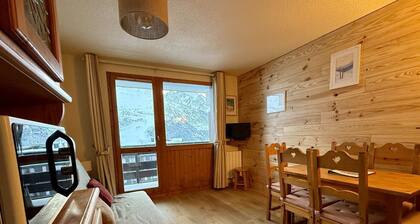 Apartment of 30m2 with 1 room, 1 bunk bed area and 1 living room with sofa