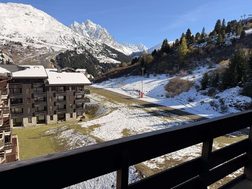 Apartment of 30m2 with 1 room, 1 bunk bed area and 1 living room with sofa