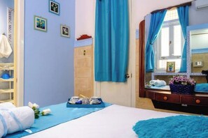 4 bedrooms, iron/ironing board, WiFi, bed sheets