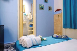 4 habitaciones, tabla de planchar con plancha, wifi y ropa de cama 