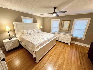 2 Schlafzimmer, Schreibtisch, Reisekinderbett, WLAN