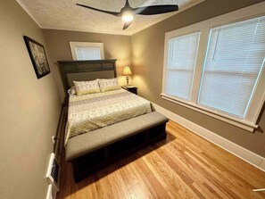 2 habitaciones, escritorio, cuna de viaje y wifi