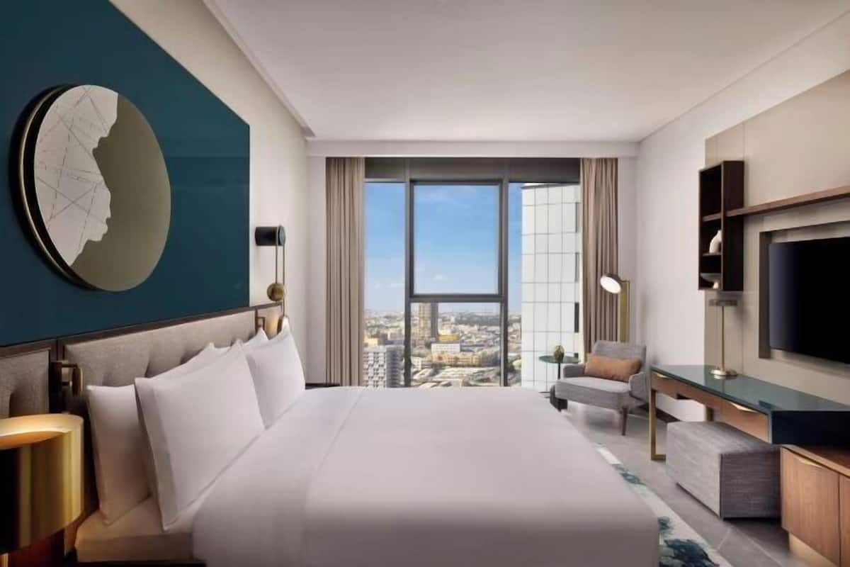 1 bedroom, Frette Italian sheets, premium bedding, down comforters