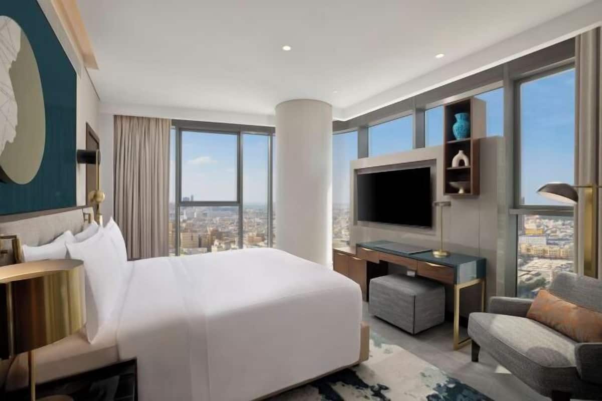 1 bedroom, Frette Italian sheets, premium bedding, down comforters