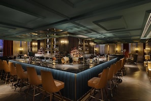 Bar (on property) - Conrad Bahrain Financial Harbour (Manama)