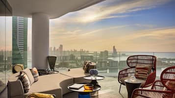 Penthouse Panoramic View And Private Pool | Pemandangan dari kamar