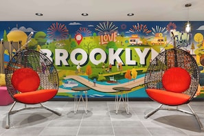 Lobby - Tru By Hilton Brooklyn (Brooklyn)