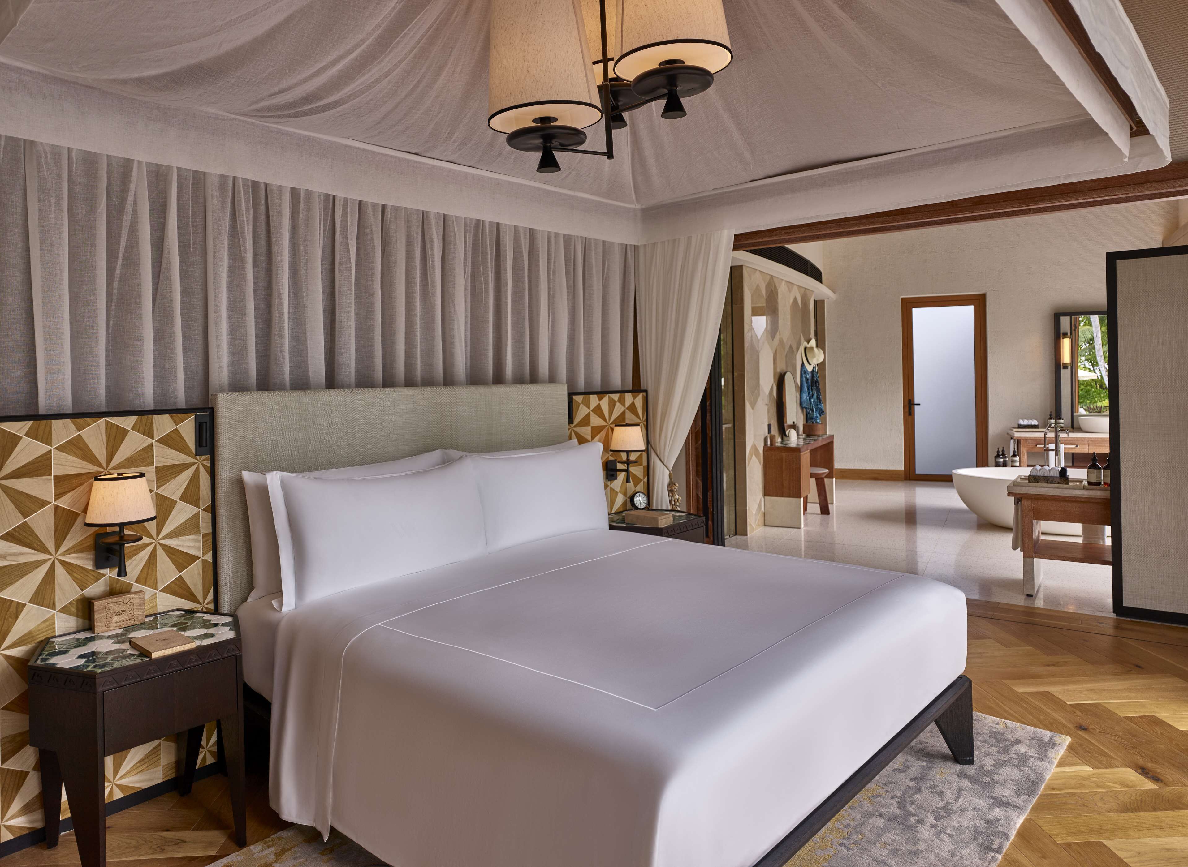 Frette Italian sheets, premium bedding, free minibar items, in-room safe