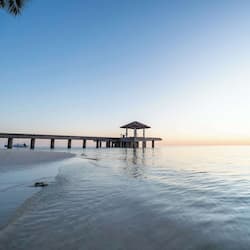 Private beach, white sand, beach towels, scuba diving