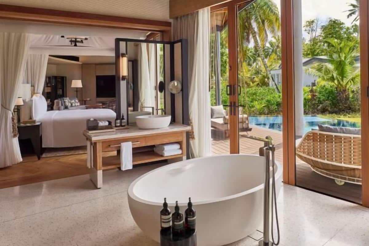 2 bedrooms, Frette Italian sheets, premium bedding, free minibar items