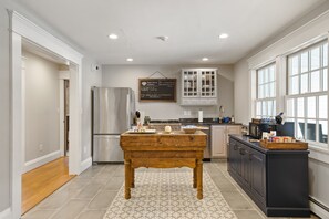 Fridge, microwave, oven, stovetop - Brook Bound Inn - Main Lodge - Suite w/pullout & Kitchenette - Room 205
 (Wilmington)