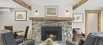 Brook Bound Inn - Queen Bedroom - First Floor - Room 101
