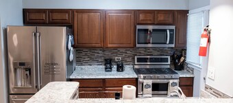 3 Bedroom Home Fully Furnished in Quiet Neighborhood Great Amenities 