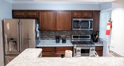 3 Bedroom Home Fully Furnished in Quiet Neighborhood Great Amenities