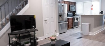 3 Bedroom Home Fully Furnished in Quiet Neighborhood Great Amenities 