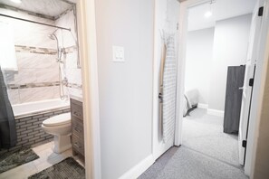 Towels, soap, toilet paper - 3 Bedroom Home Fully Furnished in Quiet Neighborhood Great Amenities  (Baltimore)