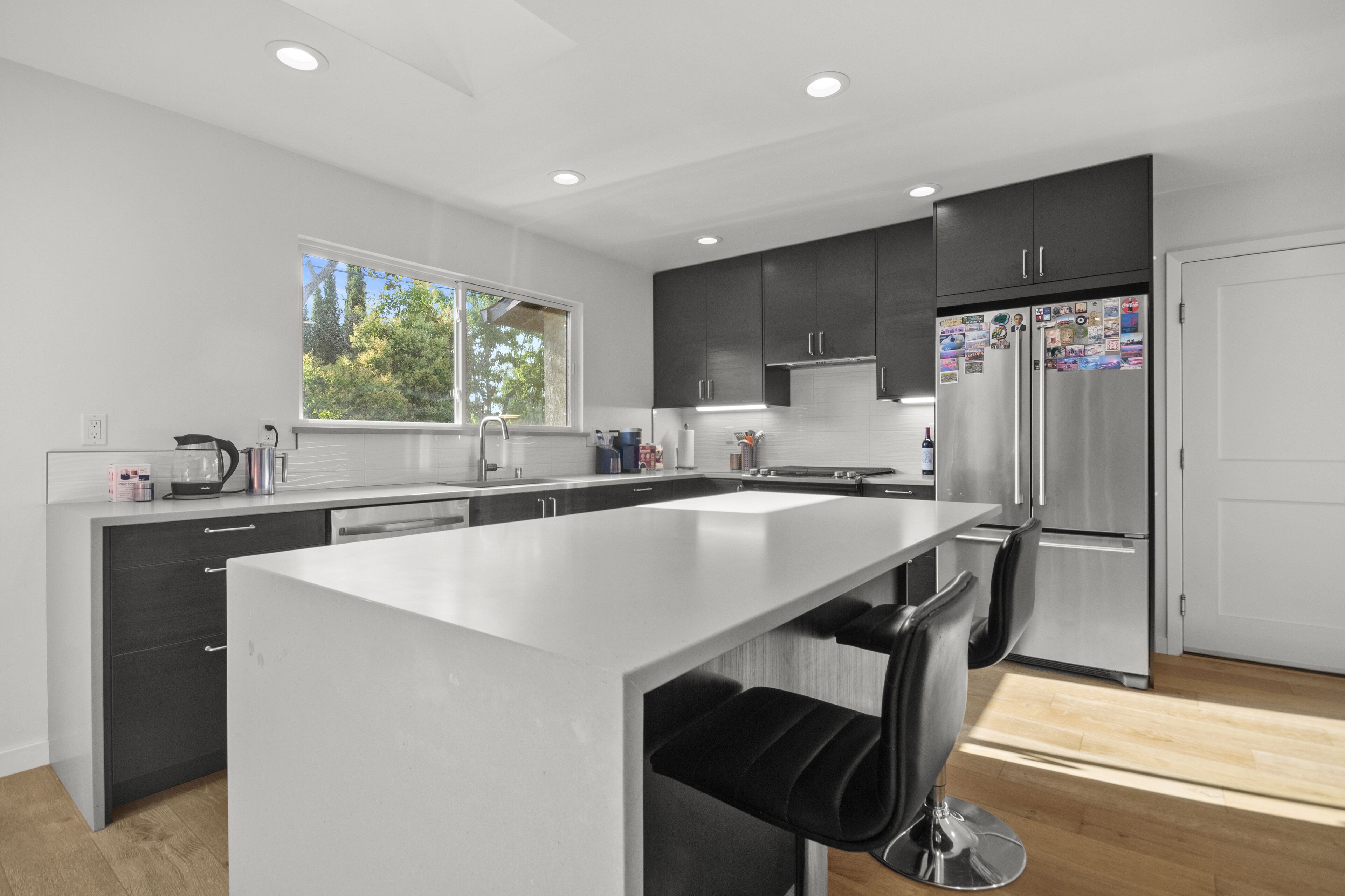 Remodeled 3 bdrm 2bath home w natural lights
