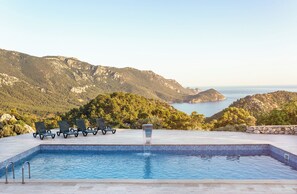 Piscine extérieure (ouverte en saison)