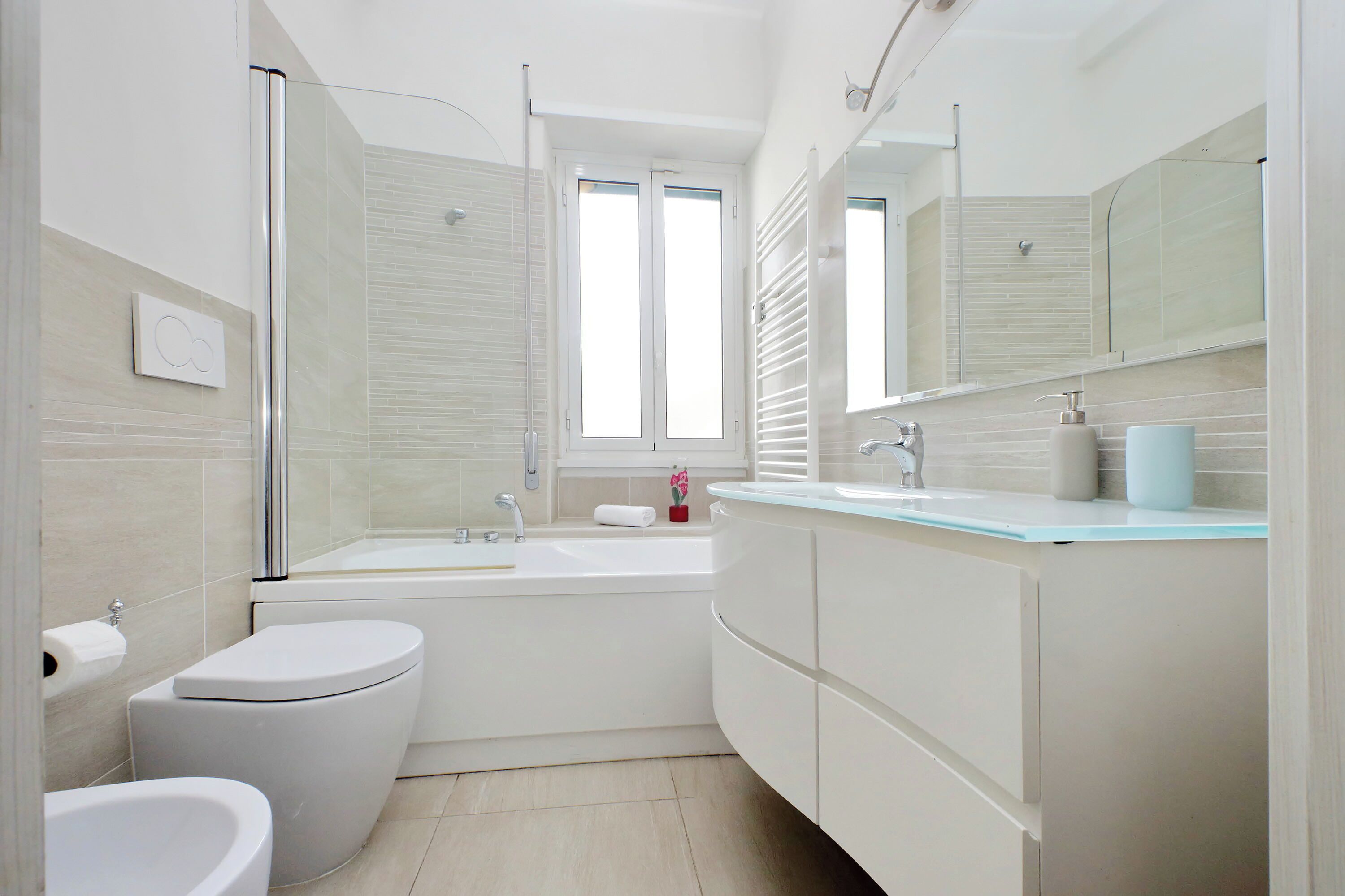 Bathtub, hair dryer, bidet, towels
