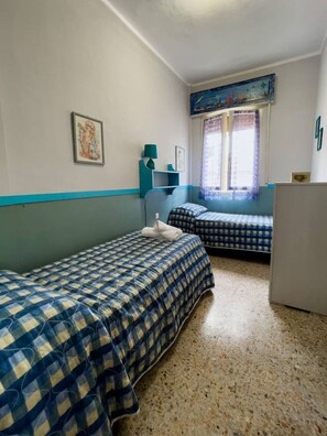 2 Schlafzimmer, Bügeleisen/Bügelbrett, Bettwäsche