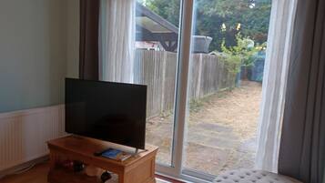 Executive House | Living area | Smart TV, Netflix, streaming services