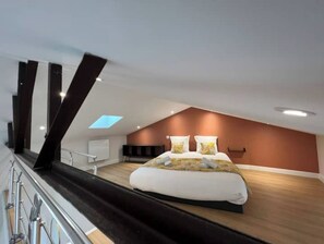 1 bedroom, WiFi, bed sheets - Duplex Loft Centre Ville Clim Wifi (Angoulême)