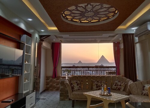 Pyramids View apartment