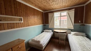 Basic Double or Twin Room | Desk, free WiFi, bed sheets