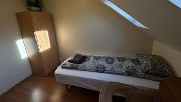Desk, free WiFi, bed sheets
