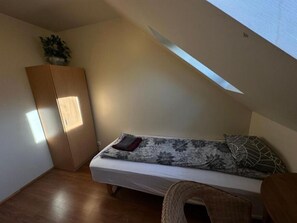 Single Room shared kitchen  | Bàn, truy cập Internet không dây miễn phí, bộ trải giường 