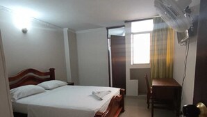 Habitación económica | 1 habitación, escritorio y wifi gratis 