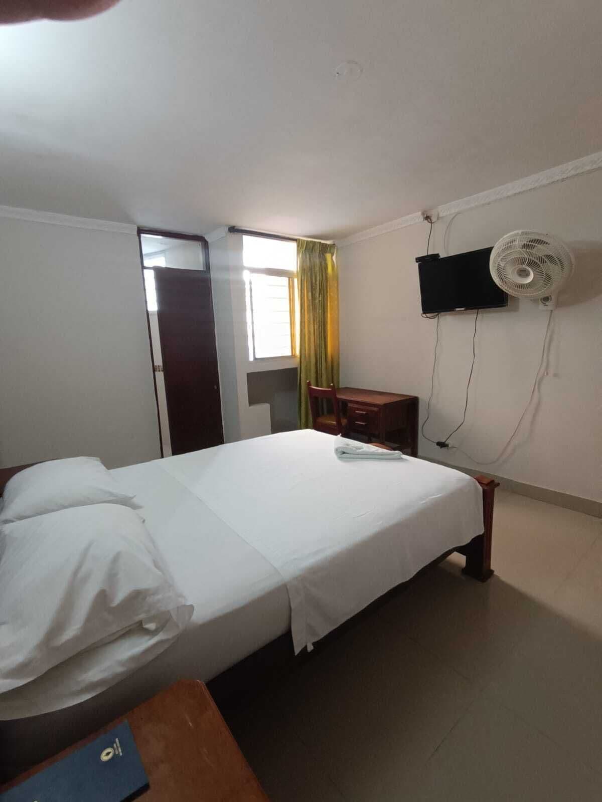 economy room | desk, free wifi