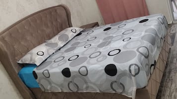 2 habitaciones, tabla de planchar con plancha, wifi y ropa de cama