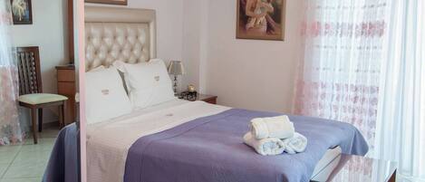 1 bedroom, desk, iron/ironing board, WiFi