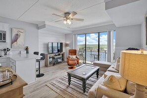 Smart TV - Catching Sunsets on the Cape Fear River w/ Parking (Wilmington)