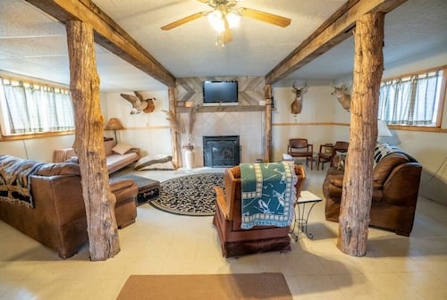 Relaxing Lodge In The Country