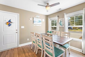 Dining - Sands About Right
 (Oak Island)