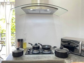 Fridge, microwave, stovetop, coffee/tea maker - Forest View, 8 Min to Manuel Antonio Beach #2 (Quepos)