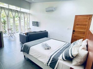 1 habitación, tabla de planchar con plancha, wifi gratis y ropa de cama 