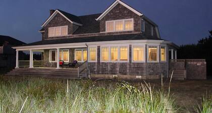 Beach Front, Cape Cod Coastal Story Book Home, 10 minutes from Westport