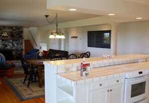 Interior - Beach Front, Cape Cod Coastal Story Book Home, 10 minutes from Westport (Grayland)